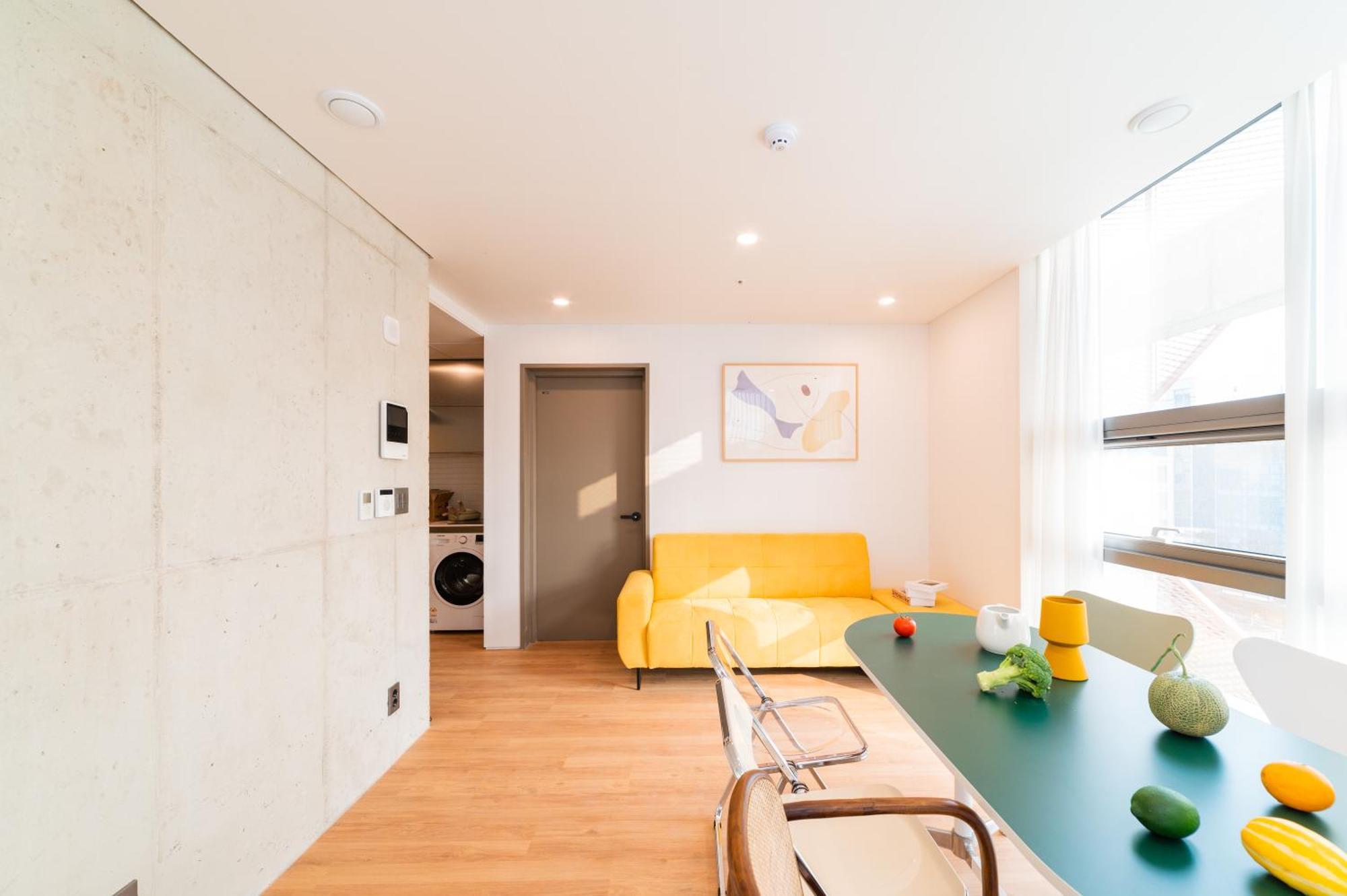 Hongik Univ Station Wave Family #2 Apartment Seoul