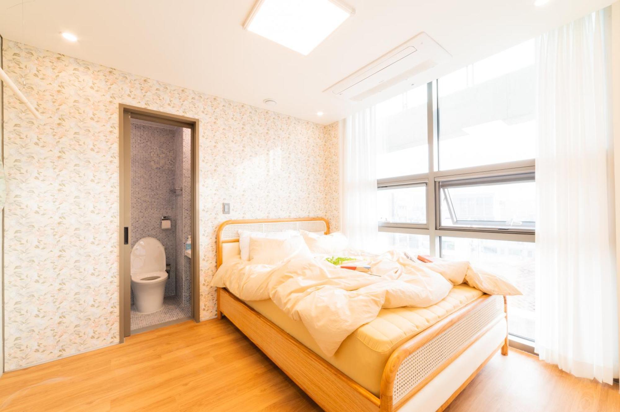 Hongik Univ Station Wave Family #2 Apartment Seoul