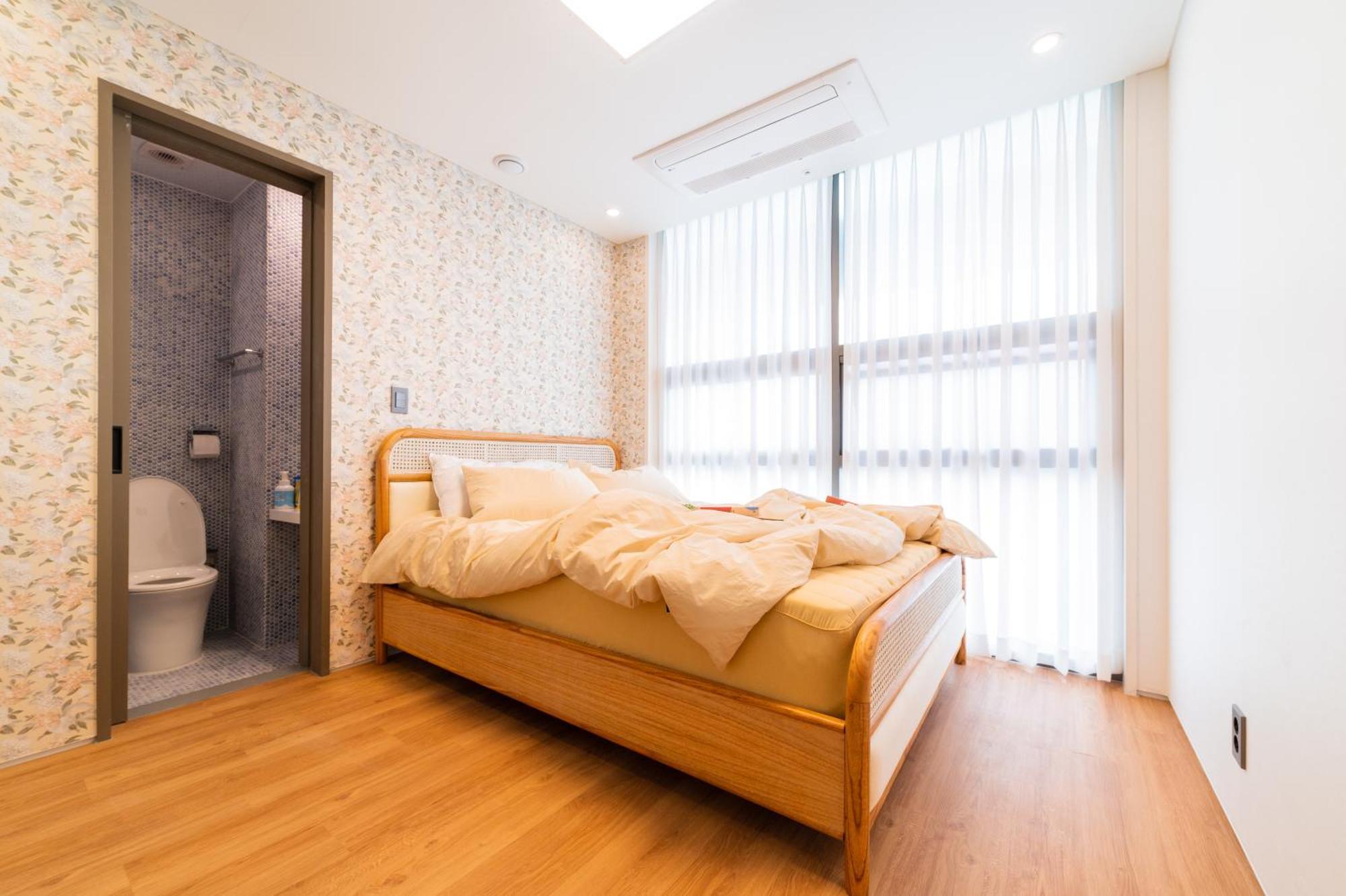 Apartment Hongik Univ Station Wave Family #2 Seoul